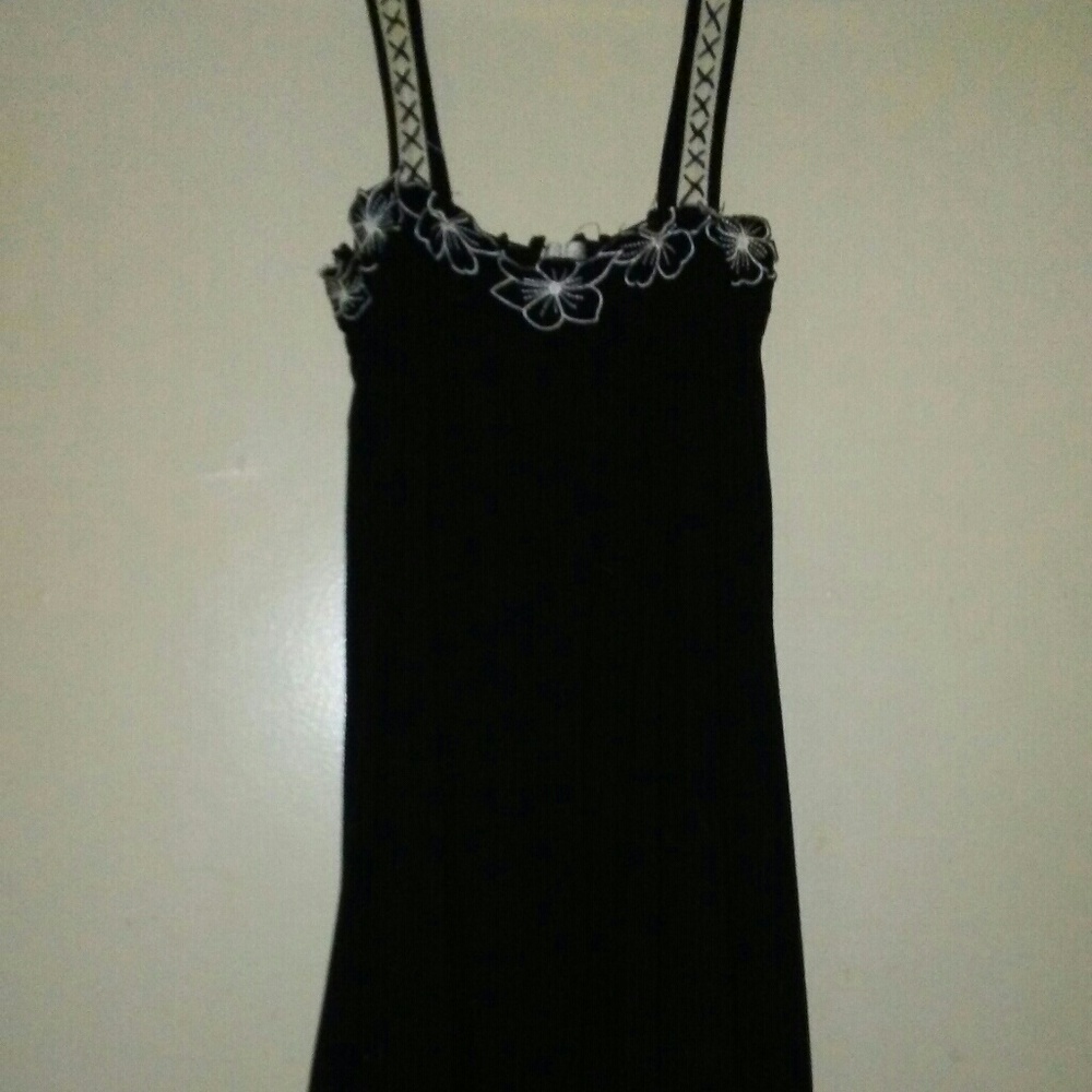 ADORABLE!! BLACK LONG SUMMER DRESS W/WHITE OUTLINE